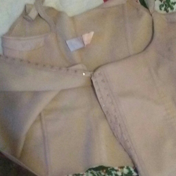 Womens girdle - Picture 2 of 3